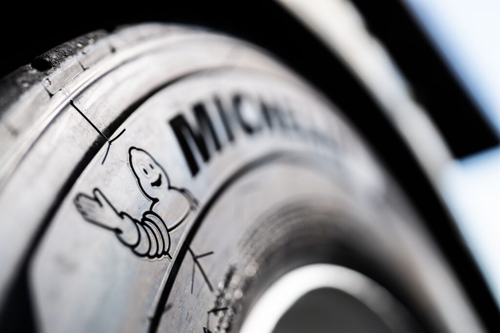 Michelin avvia la produzione di pneumatici per auto in India e punta a rafforzare la filiera globale