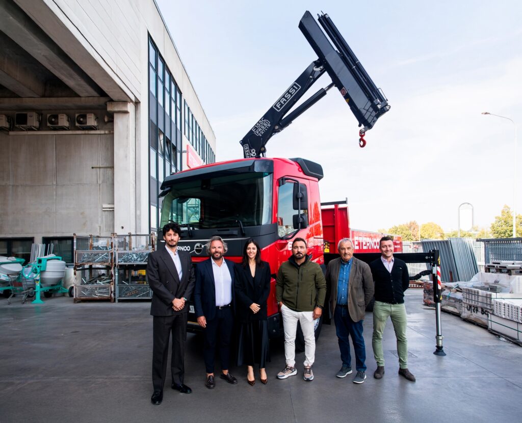 Eternoo potenzia la propria flotta con 25 nuovi Volvo FMX equipaggiati con Gru Fassi