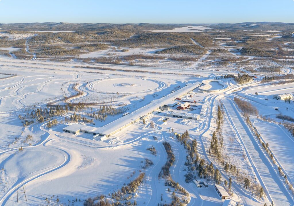 UTAC Ivalo: l’inverno indoor che non finisce mai. Viaggio nel futuro dei test invernali