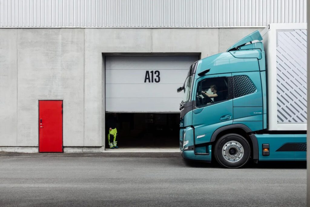 Volvo Trucks ottiene cinque stelle nel test di sicurezza Euro NCAP per i camion della distribuzione regionale