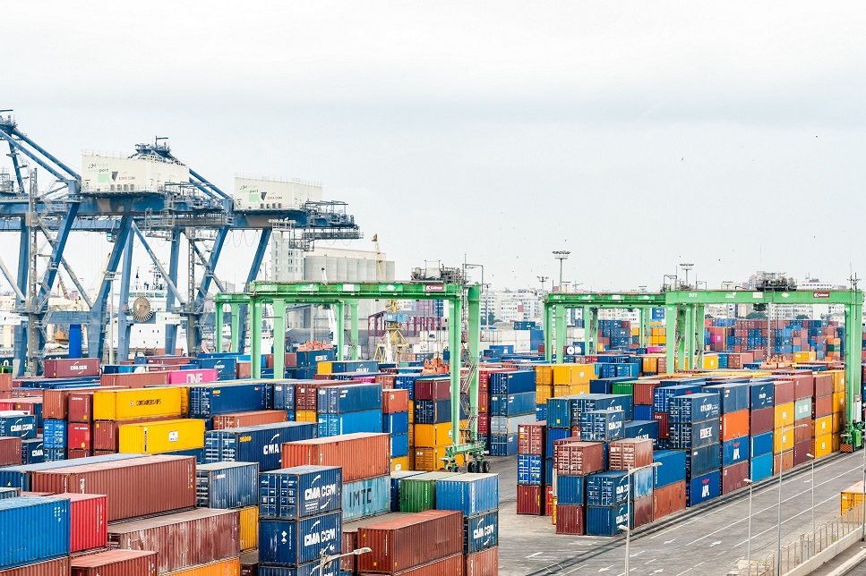 Logistica, 4 aziende su 10 nel mondo la vogliono integrata con l’IA e il 50% ha già implementato soluzioni di tracciamento