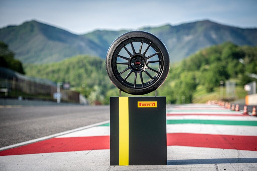 Pirelli P Zero Trofeo RS: il pneumatico più veloce al mondo, secondo Tyre Reviews
