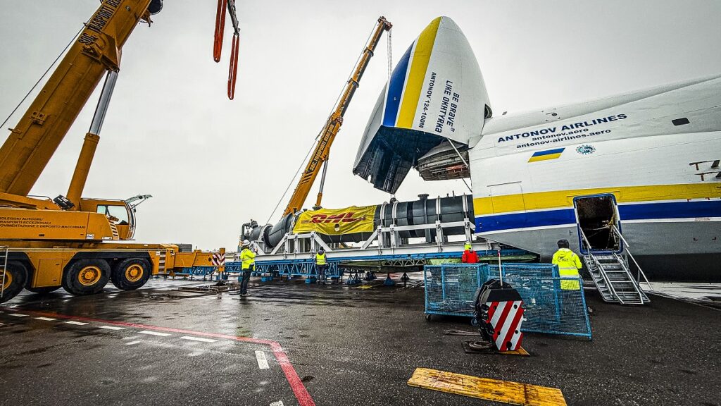 DHL Global Forwarding realizza con successo il trasporto eccezionale di un condenser in Arabia Saudita con un Antonov AN124