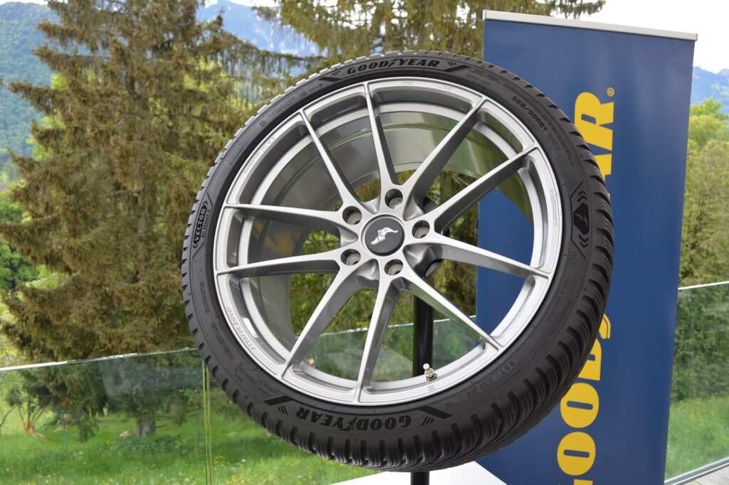 Goodyear presenta il nuovo Vector All Season 4