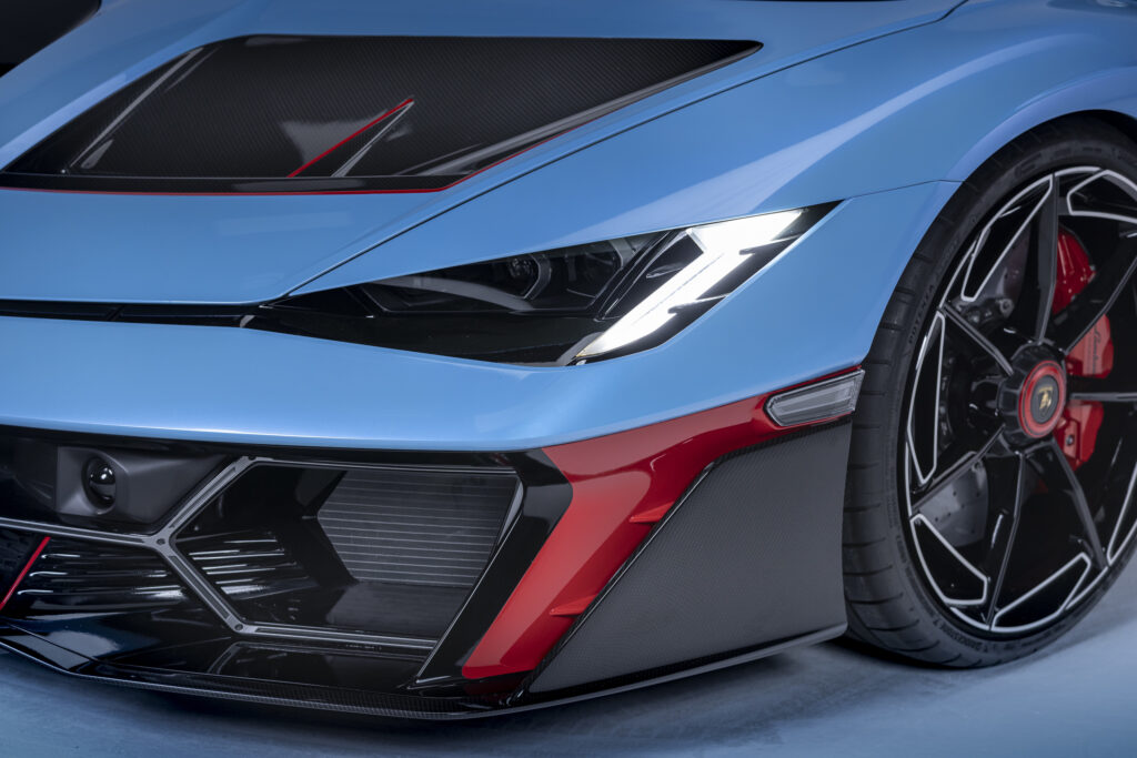 Bridgestone partner esclusivo di pneumatici per la nuova Lamborghini Fenomeno Roadster