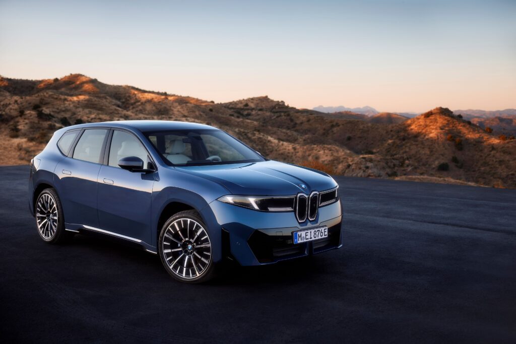 Pirelli P Zero su misura con tecnologia Elect per BMW iX3