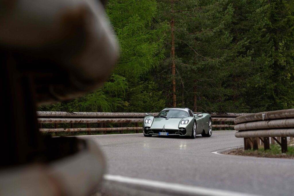 Pirelli, in viaggio con il Cyber Tyre: 1.500 km al volante della Pagani Utopia Roadster