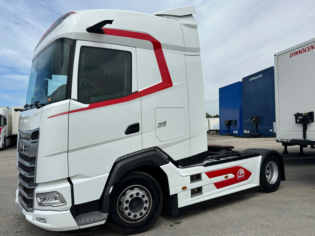 Gruppo D’Innocenti apre a DAF: in flotta un XG 480 cucito per il Corriere