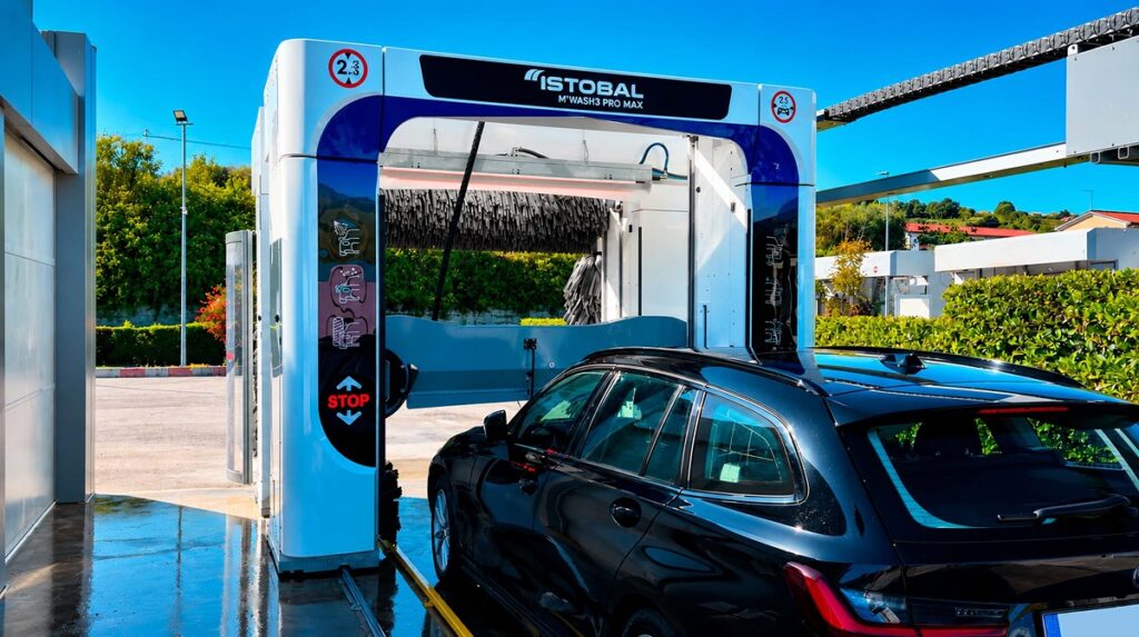 Istobal lancia M’Wash 3 Pro Max, nuovo doppio portale per il lavaggio auto