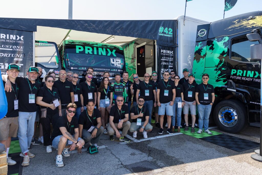 Prinx dà il benvenuto ai partner commerciali per un inizio di stagione di successo a Misano
