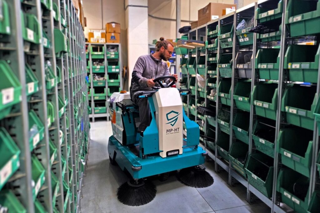 MP-HT presenta la nuova spazzatrice compatta Agile E+ Max 107