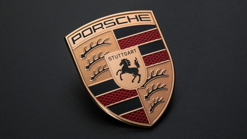 Porsche, piano al 2035: accordo con i sindacati per 5.000 uscite e investimenti da 2,1 miliardi