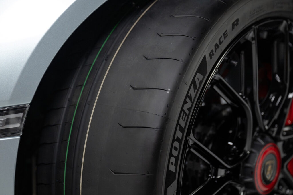Bridgestone lancia il pneumatico da pista Potenza Race R per la Lamborghini Revuelto SV 2026