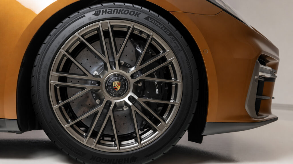 Hankook equipaggia la nuova Porsche Panamera con un’ampia gamma di pneumatici ad alte prestazioni