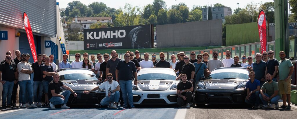 Il team Kumho accende i motori a Vallelunga: 2 giorni tra innovazione tecnica, cucina romana e adrenalina in pista